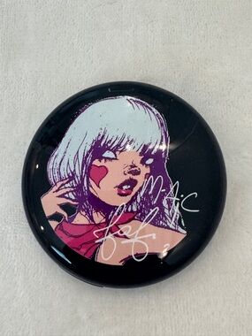 MAC limited Edition Fafi Sassed Up Irridescent Powder